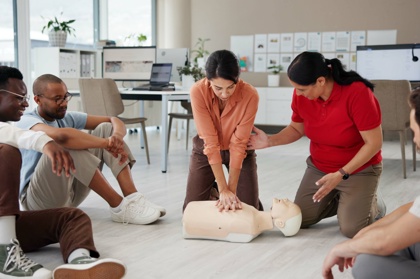 Skyndihjálparnámskeið Aðalmynd